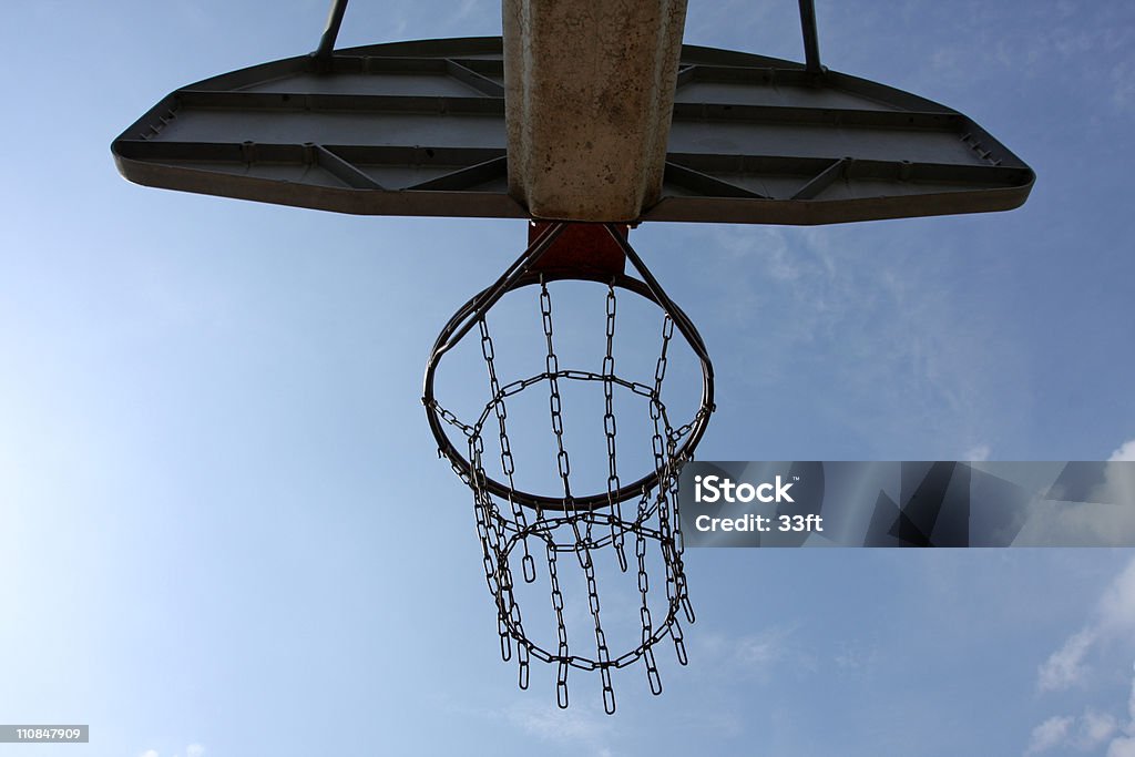 Canestro da basket all'aperto - Foto stock royalty-free di Attività ricreativa
