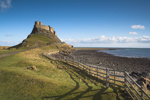 lindisfarne - northumberland england lindisfarne northeastern england england photos et images de collection