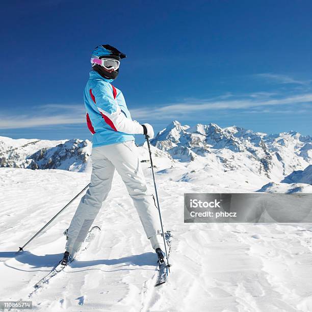 女性のスキー - 1人のストックフォトや画像を多数ご用意 - 1人, アルペンスキー, ウィンタースポーツ