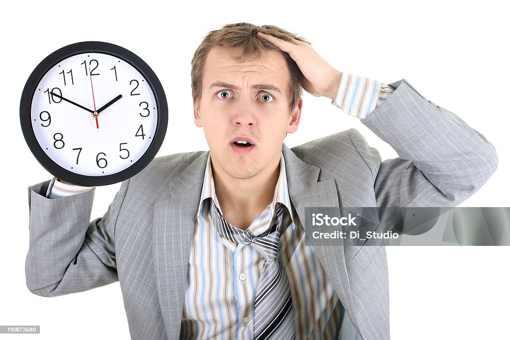 Me hombre de negocios en traje gris sosteniendo un reloj despertador - Foto de stock de Adulto libre de derechos