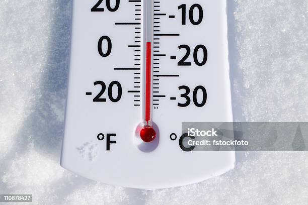 Foto de Medidor De Temperatura Na Neve e mais fotos de stock de Branco - Branco, Calibre, Celsius