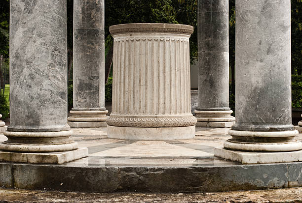 Sobre Roma-Diana templo, jardins da Villa Borghese, Itália - foto de acervo