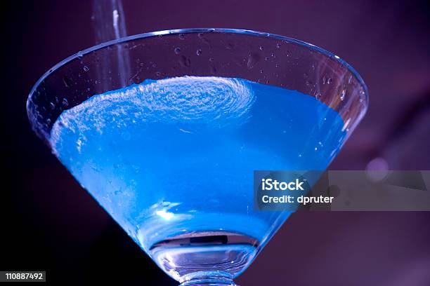 ブルーエレクトリックマティーニ - アルコール飲料のストックフォトや画像を多数ご用意 - アルコール飲料, ウォッカ, カクテル