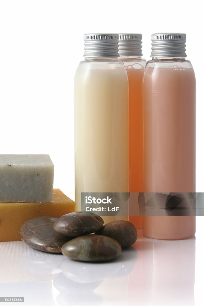 Jabón frascos y Guijarros - Foto de stock de Aceite de aromaterapia libre de derechos