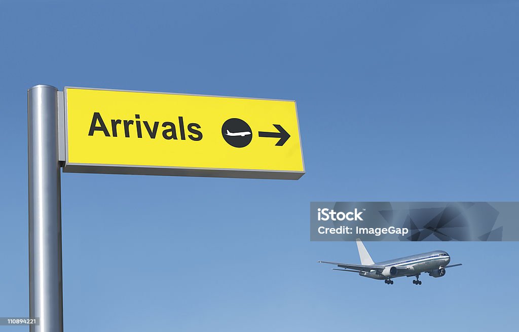 Arrivo in aeroporto - Foto stock royalty-free di Aereo di linea