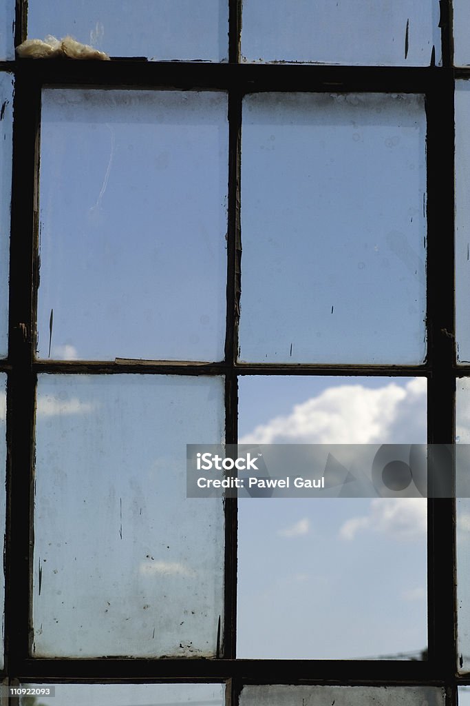 Старый склад Windows - Стоковые фото Амбар роялти-фри