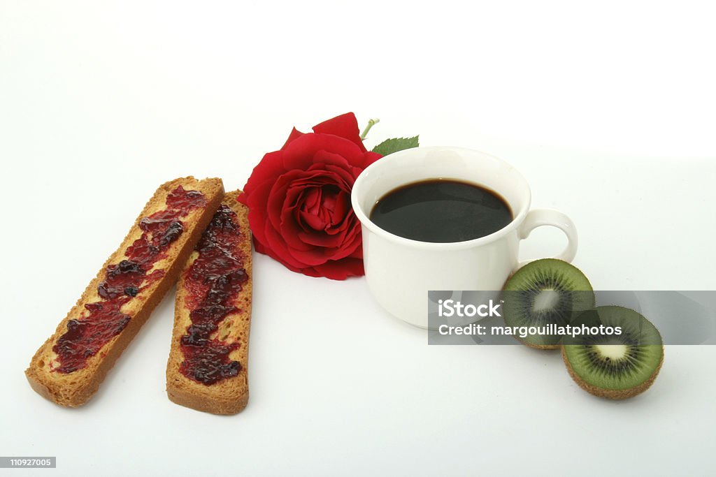 Café da manhã francês, xícara de café, frutas e pães - Foto de stock de Bem-estar royalty-free