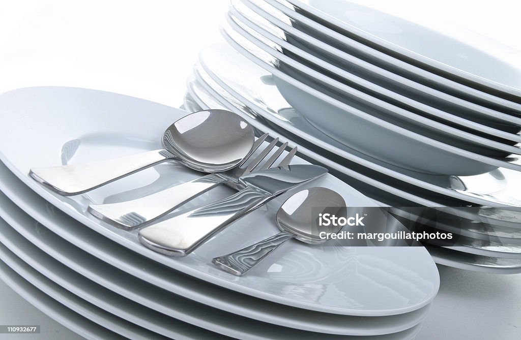 Branco pratos e talheres - Foto de stock de Colher - Faqueiro royalty-free