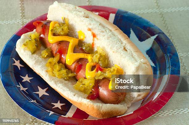 Americano Cachorroquente - Fotografias de stock e mais imagens de Cachorro-quente - Cachorro-quente, Patriotismo, Azul