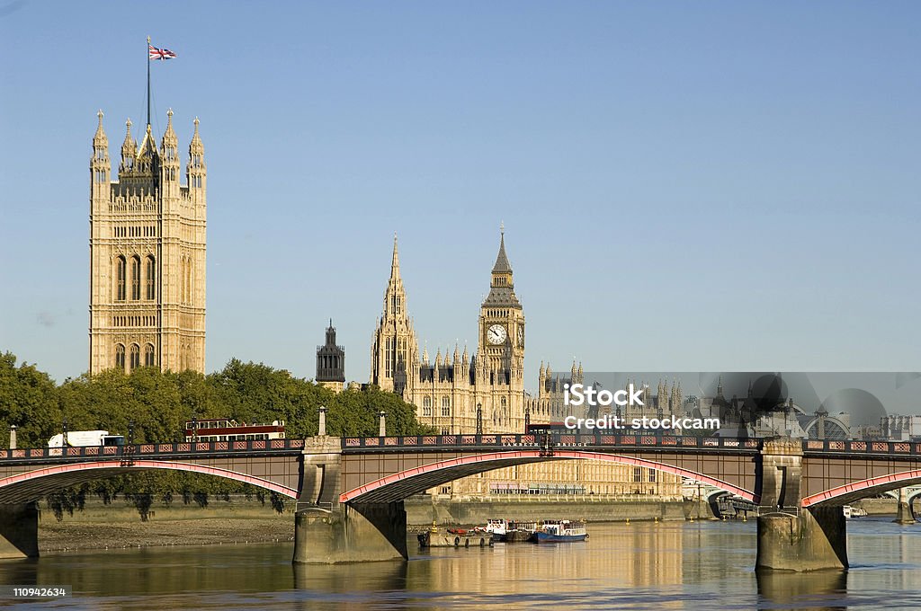 Autobús y casas del Parlamento y el Big Ben - Foto de stock de Arquitectura libre de derechos