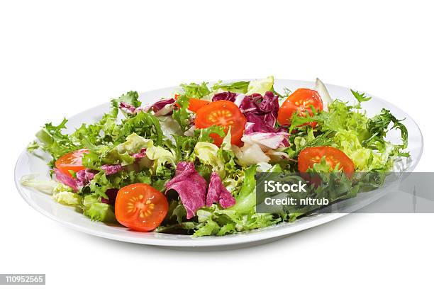 Photo libre de droit de Salade Avec Des Légumes Verts Et banque d'images et plus d'images libres de droit de Aliment - Aliment, Aliment cru, Assiette