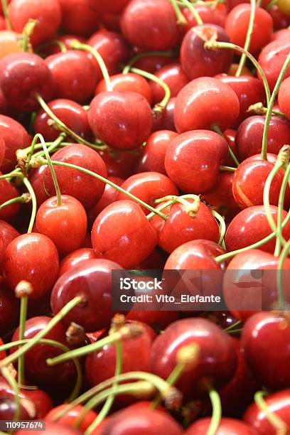 Cherrys - Fotografie stock e altre immagini di Capelli rossi - Capelli rossi, Ciliegia, Composizione verticale