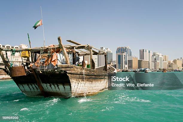 Dau W Centrum Dubaju - zdjęcia stockowe i więcej obrazów Dubaj - Dubaj, Khor Dubai, Arabia