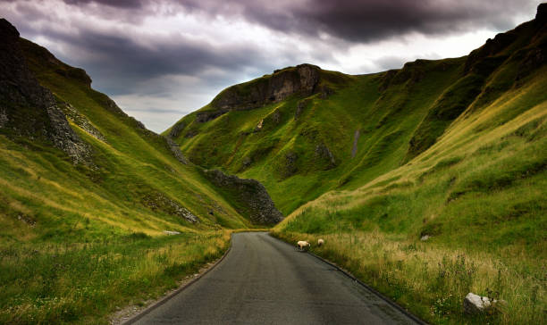 landschaft des peak district - nationalpark peak district stock-fotos und bilder