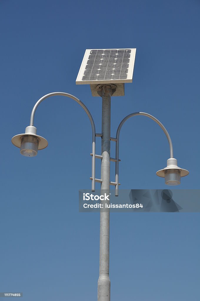 Lámpara de poste de energía Solar - Foto de stock de Aire libre libre de derechos