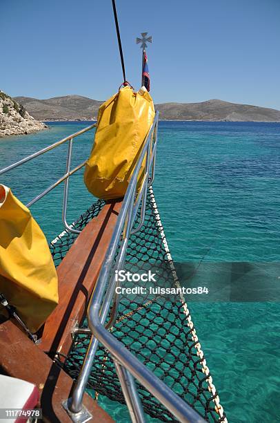 Barco Cruising - Fotografias de stock e mais imagens de Admirar a Vista - Admirar a Vista, Amarelo, Ao Ar Livre