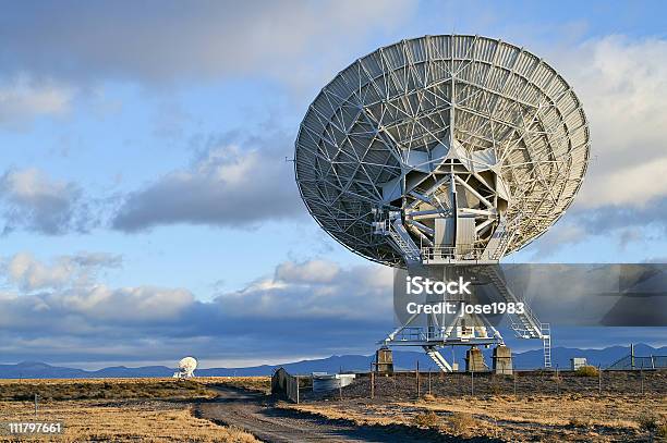 Zdjęcie Teleskopy Radio - zdjęcia stockowe i więcej obrazów Analizować - Analizować, Antena, Antena satelitarna