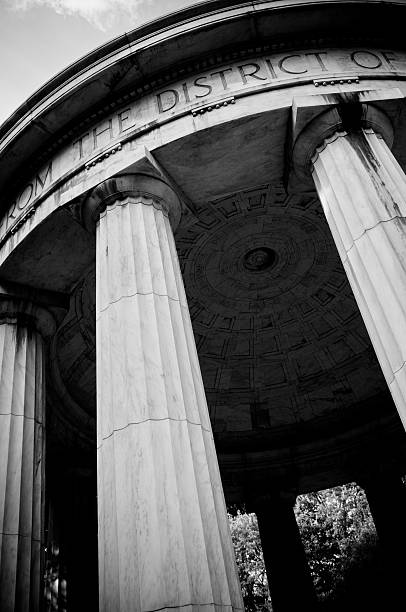 istock DIstrict of Columbia World War Memorial 111806772