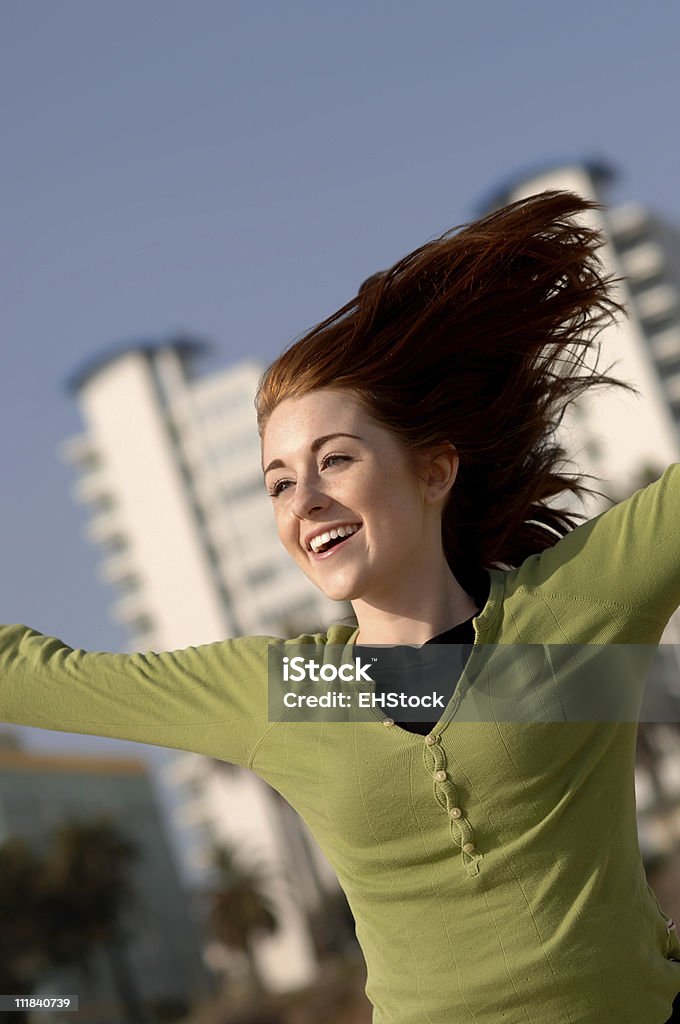 Cabelo Ruivo feliz na praia - Foto de stock de Adolescente royalty-free