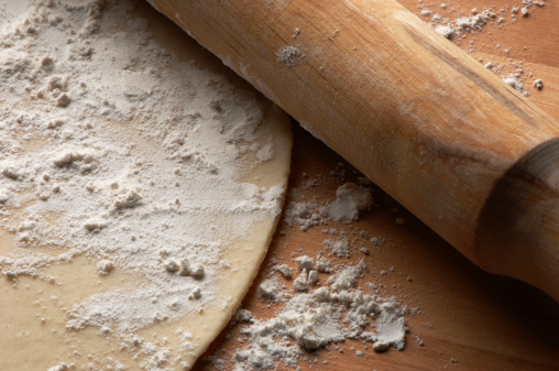 Pie crust with flour and rolling pin