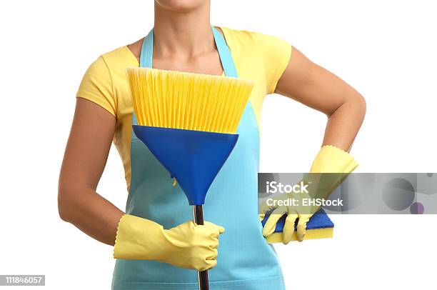여자 앞치마 파란색과 노란색 고무 장갑 빗자루 흰색 가사-집안일에 대한 스톡 사진 및 기타 이미지 - 가사-집안일, 가정 생활, 가정 주부
