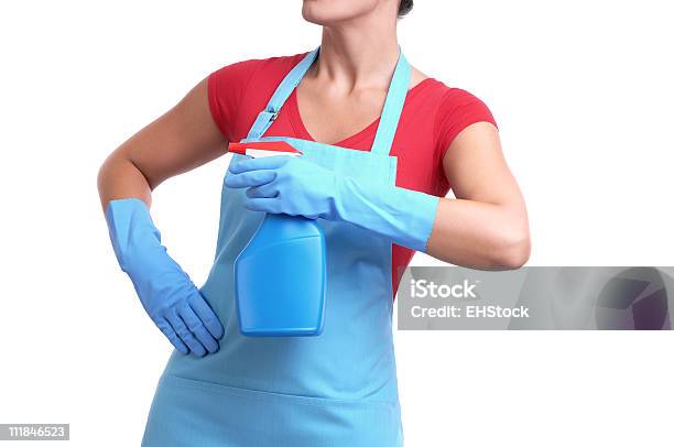 Hausfrau Maid Mit Haushalt Reinigung Isoliert Auf Weißem Hintergrund Stockfoto und mehr Bilder von Sprühflasche