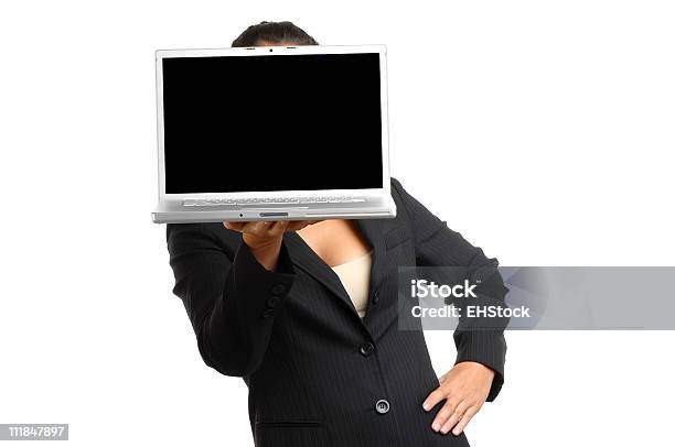 Bizneswoman Gospodarstwa Puste Laptopa Na Białym Tle - zdjęcia stockowe i więcej obrazów Białe tło