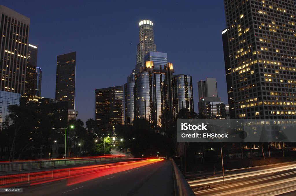 로스앤젤레스 마천루와 streaking 야간이나 - 로열티 프리 0명 스톡 사진