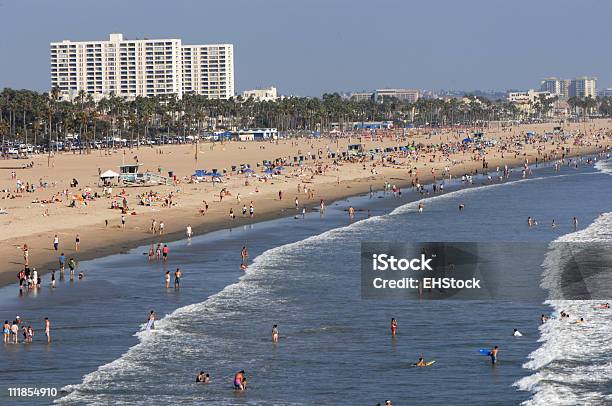 Foto de Praia De Santa Monica Califórnia e mais fotos de stock de Arrebentação - Arrebentação, Atividade Recreativa, Califórnia