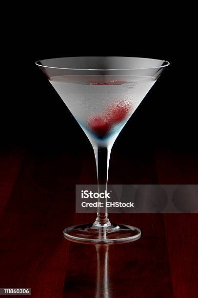 Lampone Martini - Fotografie stock e altre immagini di Alchol - Alchol, Bicchiere da Martini, Cocktail