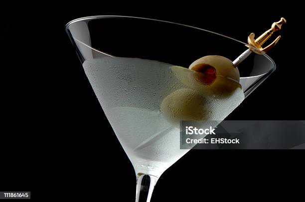 Потир Света — стоковые фотографии и другие картинки Dirty Martini - Dirty Martini, Коктейль, Маслина
