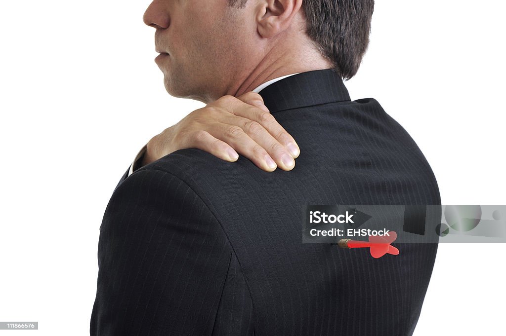 Homme d'affaires avec Dart rouge à dos isolé sur fond blanc - Photo de 30-34 ans libre de droits