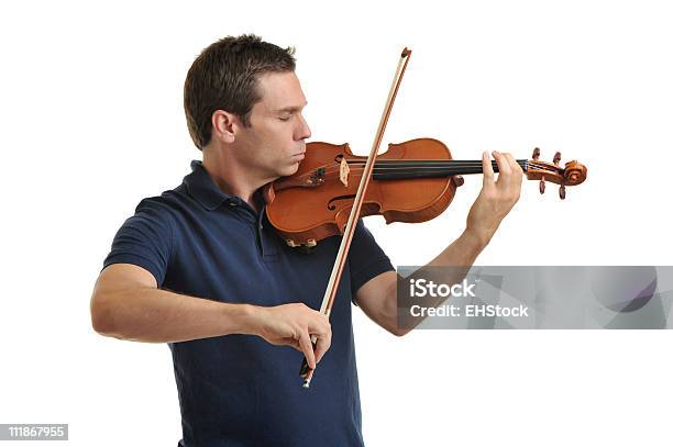 Foto de Homem Com Olhos Fechados Tocando Violino Isolado No Fundo Branco e mais fotos de stock de Violinista