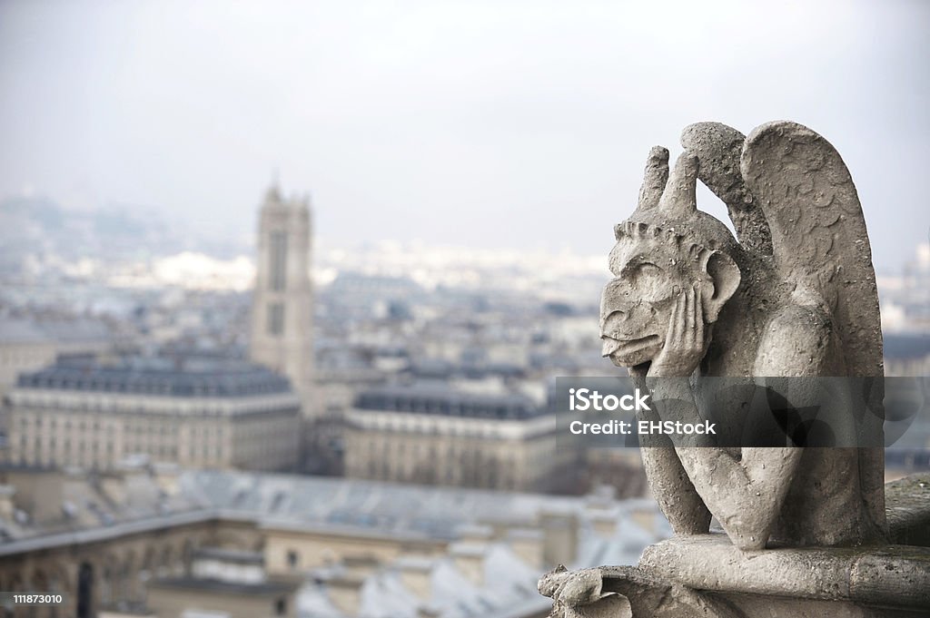 Quimera o gárgola de la catedral de Notre Dame de París Francia - Foto de stock de Gárgola libre de derechos
