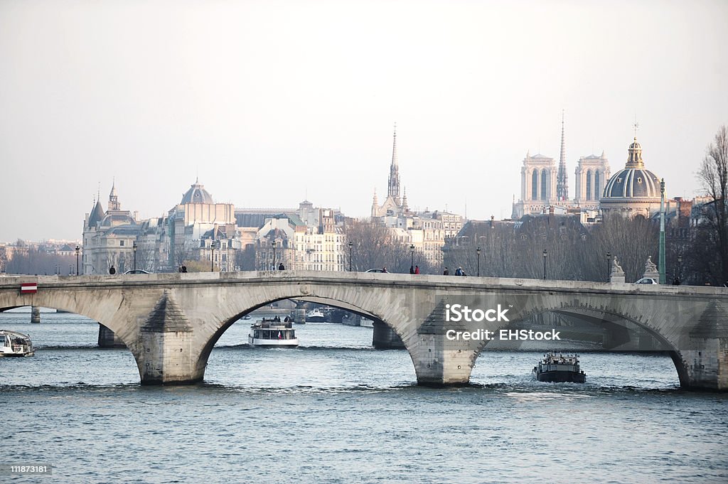 Seine avec des ponts et de la Notre Dame de Paris, France - Photo de Capitales internationales libre de droits