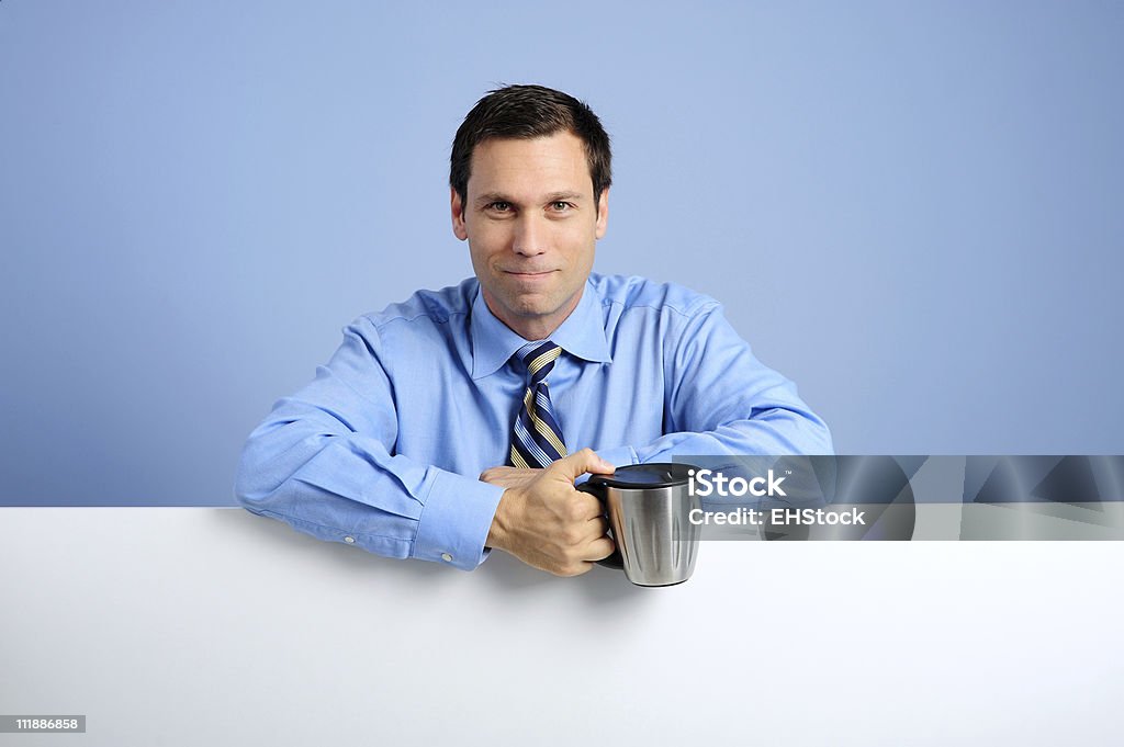Geschäftsmann Lehnend auf Whiteboard - Lizenzfrei Blau Stock-Foto