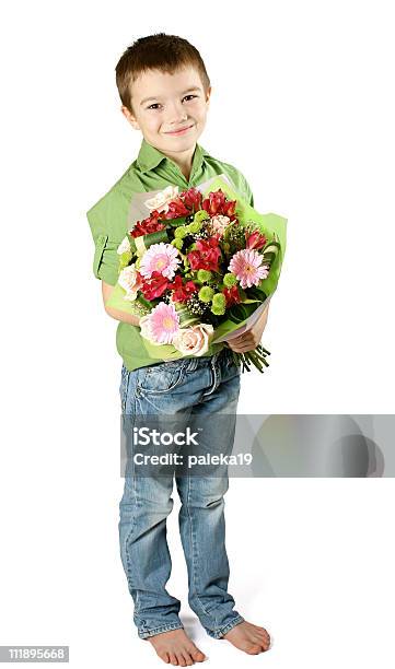 Foto de Um Menino Com Buquê De Flores e mais fotos de stock de Aniversário - Aniversário, Beleza, Bouquet
