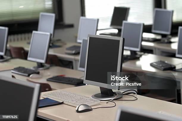 Computerklassenzimmer Bildung Stockfoto und mehr Bilder von Bildung - Bildung, Computer, Computerbildschirm