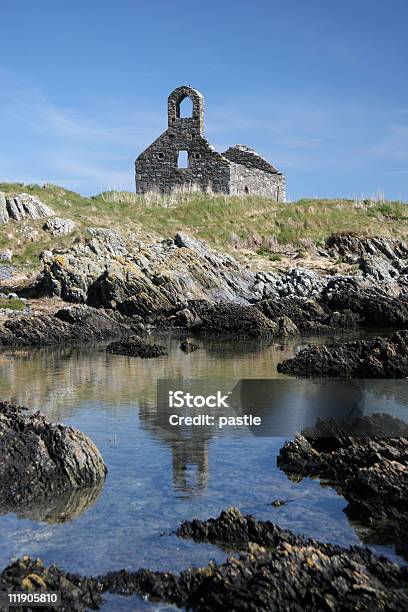 Riflessione Religioso - Fotografie stock e altre immagini di Chiesa - Chiesa, Stile celtico, Ambientazione esterna