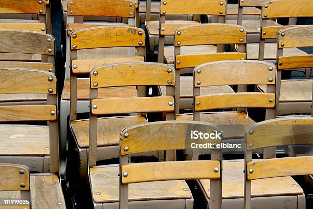 Mesa Cadeira Venda - Fotografias de stock e mais imagens de 1950-1959 - 1950-1959, Sala de Aula, Educação