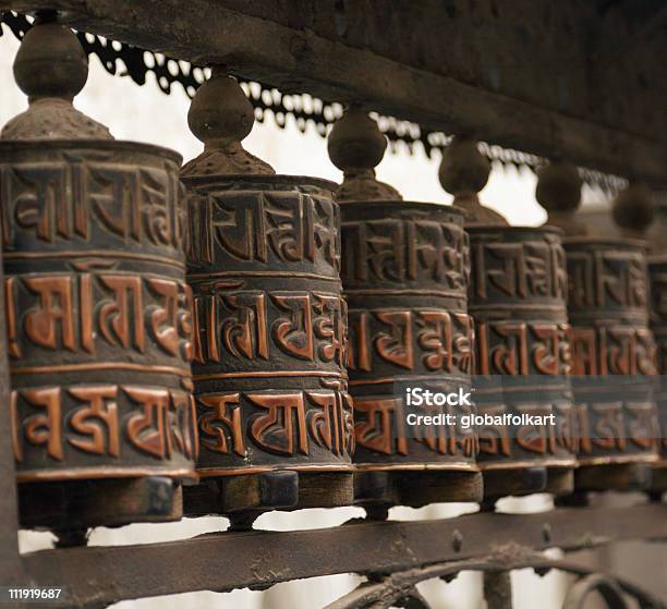 チベットの祈祷ウィールズ Swayabunath ネパールの仏舎利塔 - カトマンズのストックフォトや画像を多数ご用意 - カトマンズ, カラー画像, スピリチュアル