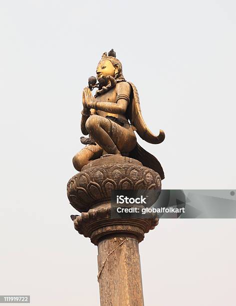 Photo libre de droit de Garuda Statue Durbar Népal banque d'images et plus d'images libres de droit de Capitales internationales - Capitales internationales, Civilisation ancienne, Colonne architecturale