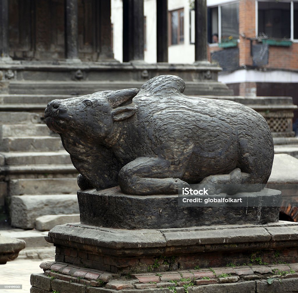 Stone Bull Wischnu Tempal Patan-Nepal - Lizenzfrei Bulle - Männliches Tier Stock-Foto