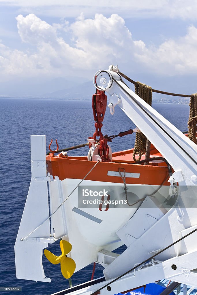 Barca di salvataggio pronto per il lancio - Foto stock royalty-free di Artigianato