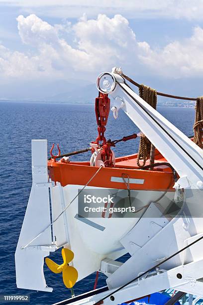 Barca Di Salvataggio Pronto Per Il Lancio - Fotografie stock e altre immagini di Artigianato - Artigianato, Attrezzatura nautica, Mezzo di trasporto marittimo