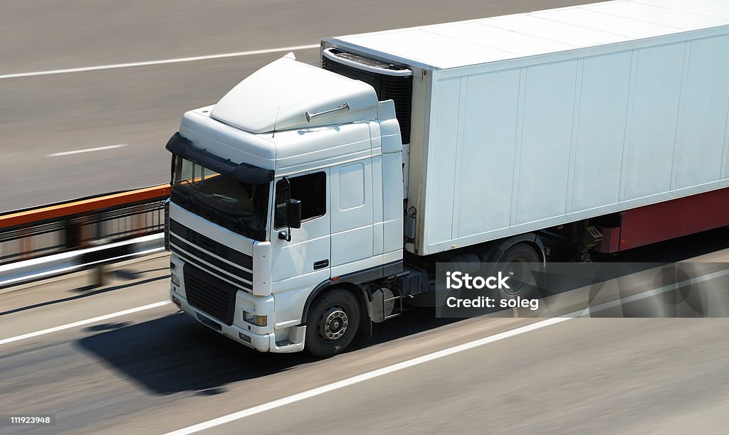 Transporte de cargas por camião - Foto de stock de Autoestrada royalty-free