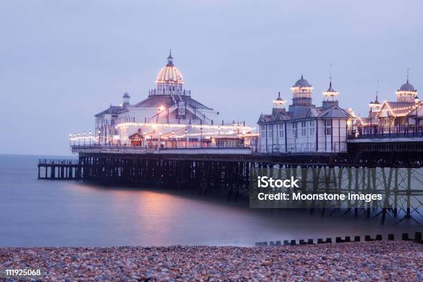 Photo libre de droit de Eastbourne Pier Dans Le East Sussex Angleterre banque d'images et plus d'images libres de droit de Eastbourne - Eastbourne, Angle de prise de vue, Angleterre