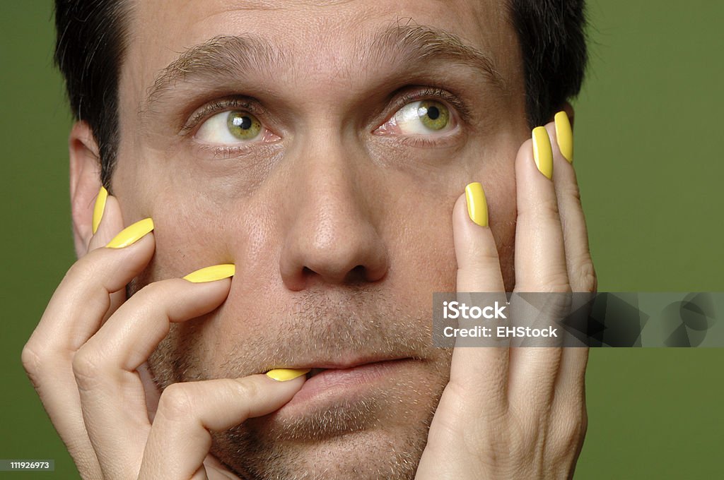 Homem com unhas amarelo - Royalty-free Unha Foto de stock