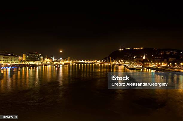 Foto de Rio Danúbio Budapeste Por Diária e mais fotos de stock de Arquitetura - Arquitetura, Arte, Barroco