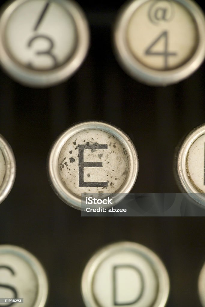 E auf einer alten Schreibmaschine Tastatur - Lizenzfrei Alphabet Stock-Foto